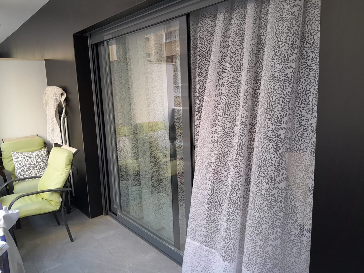 For sale - 3 Bedroom 2 Bathroom Apartment - Middle Floor Apartment in Torrevieja - Torrevieja Centro  - Alicante