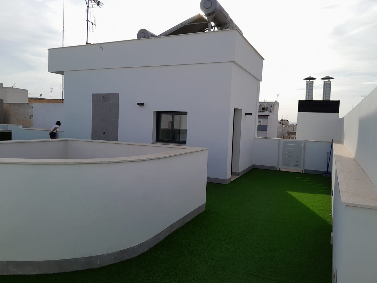 For sale - 3 Bedroom 2 Bathroom Apartment - Middle Floor Apartment in Torrevieja - Torrevieja Centro  - Alicante
