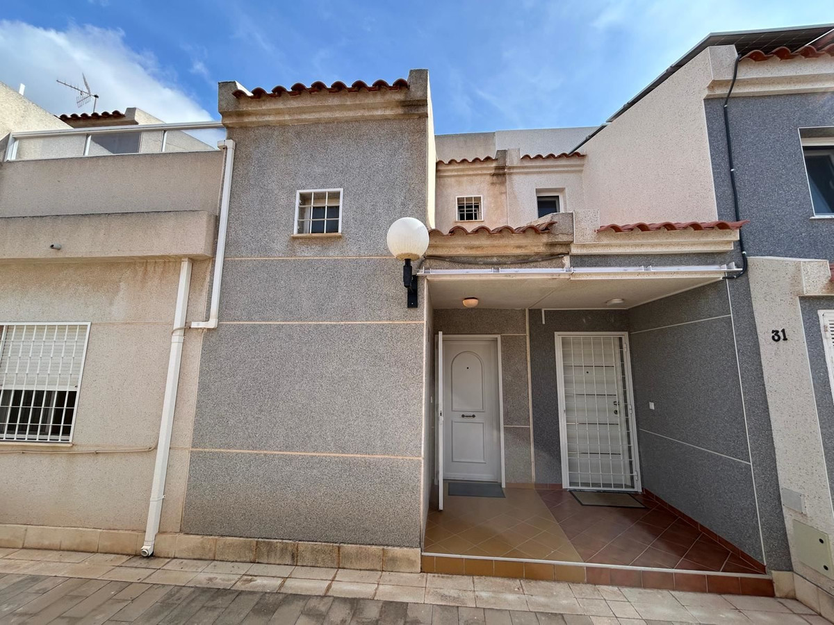 For sale - 3 Bedroom 2 Bathroom House - Townhouse in Torrevieja - Torrevieja Centro  - Alicante