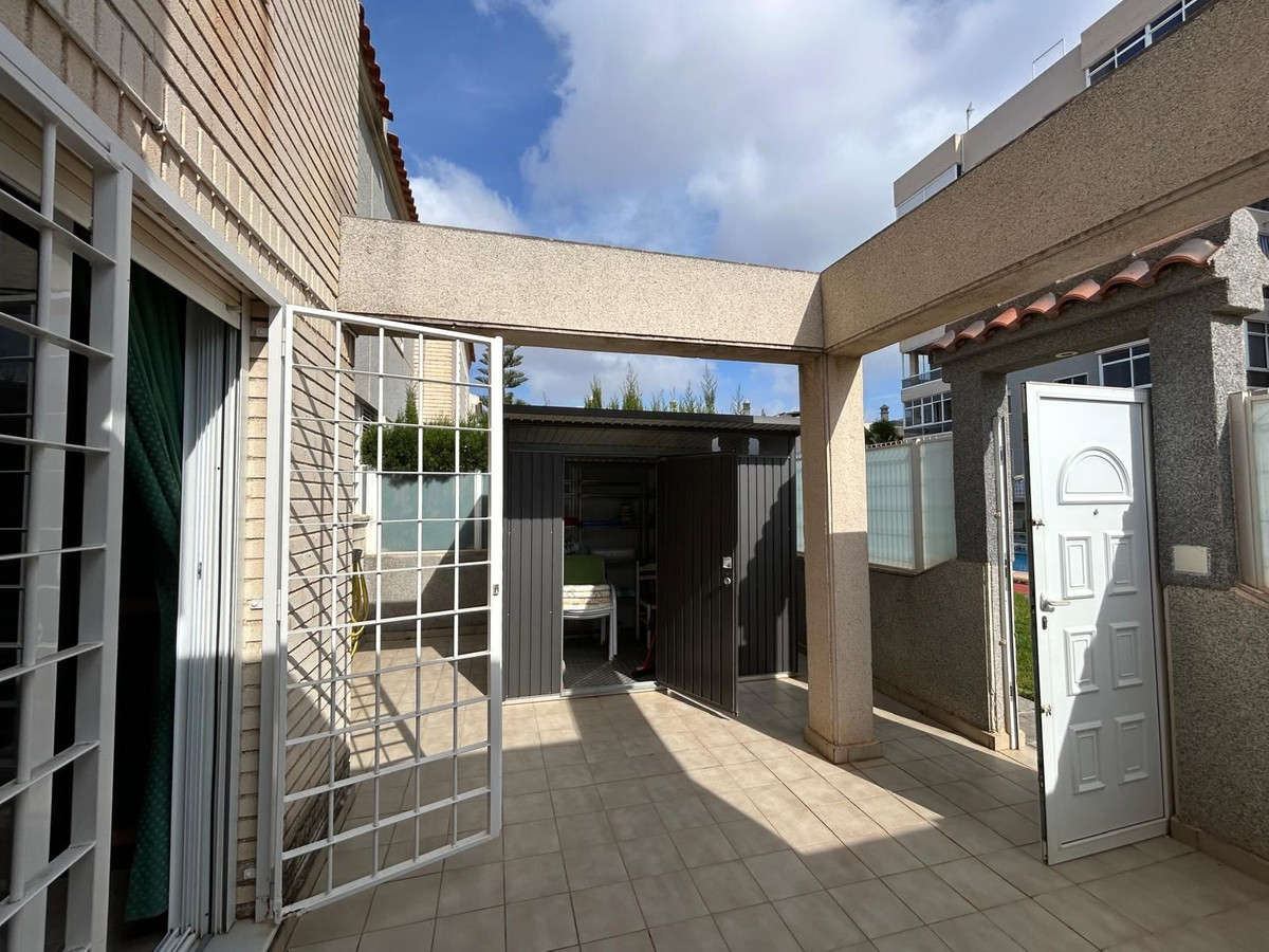 For sale - 3 Bedroom 2 Bathroom House - Townhouse in Torrevieja - Torrevieja Centro  - Alicante