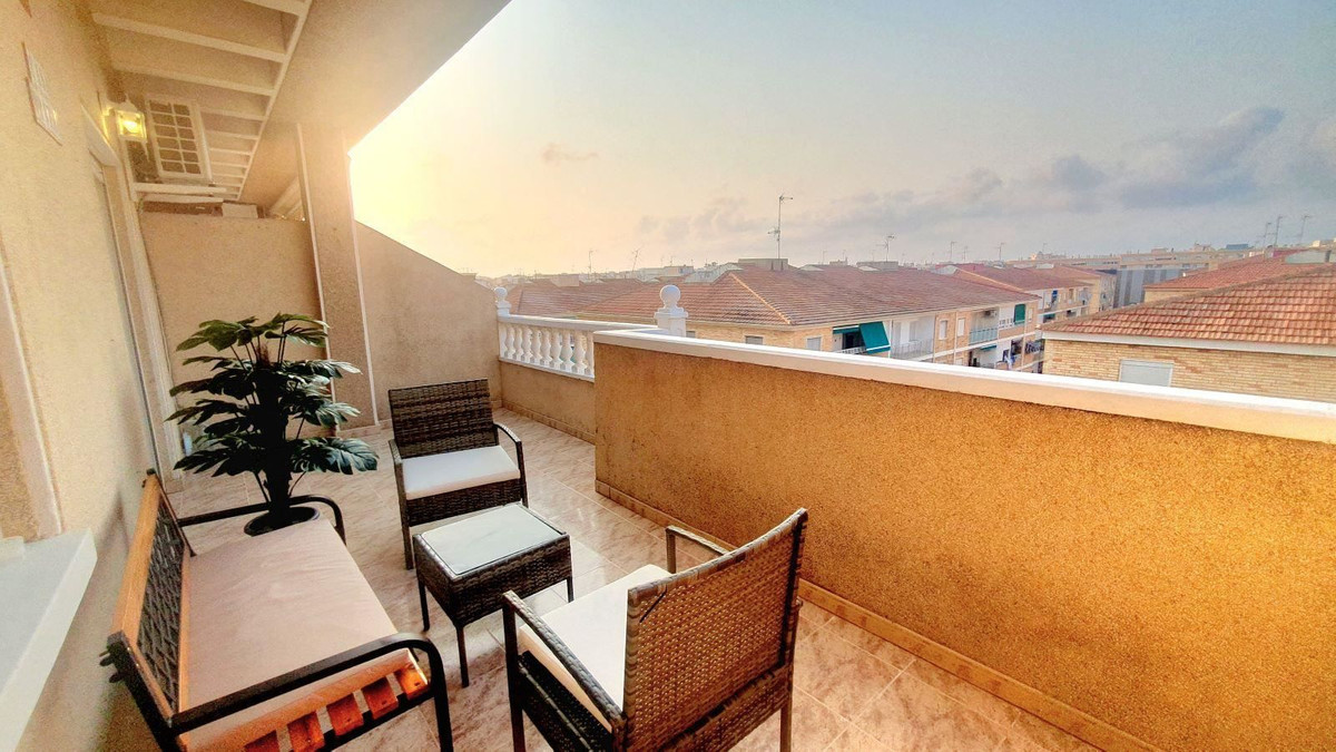 For sale - 1 Bedroom 1 Bathroom Apartment - Top Floor Apartment in Torrevieja - Torrevieja Centro  - Alicante