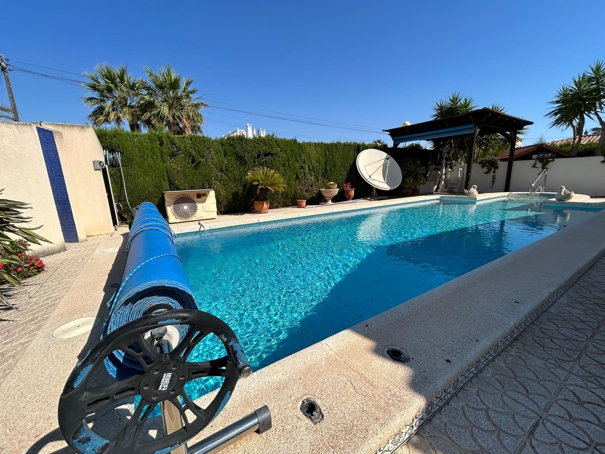 For sale - 3 Bedroom 3 Bathroom House - Detached Villa in Orihuela - Cabo Roig  - Alicante