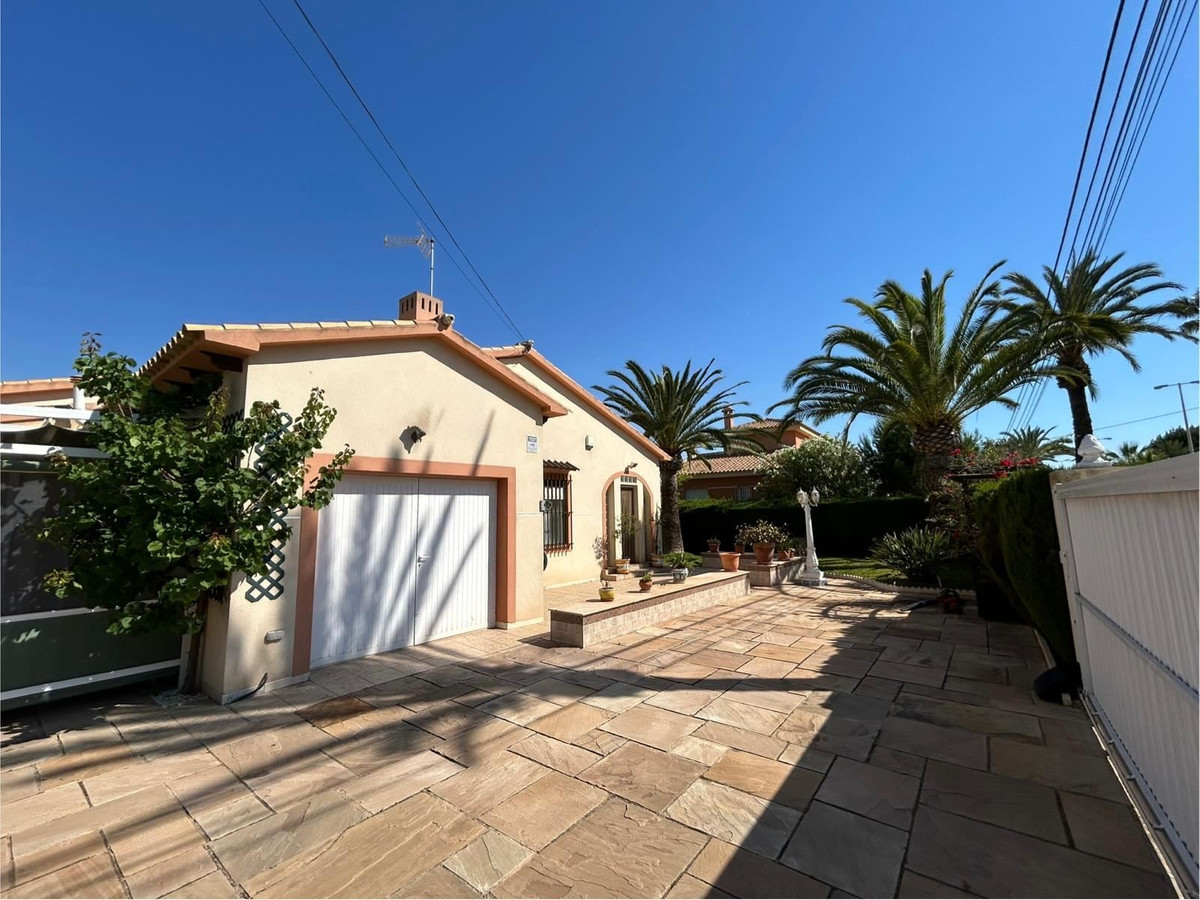 For sale - 3 Bedroom 3 Bathroom House - Detached Villa in Orihuela - Cabo Roig  - Alicante