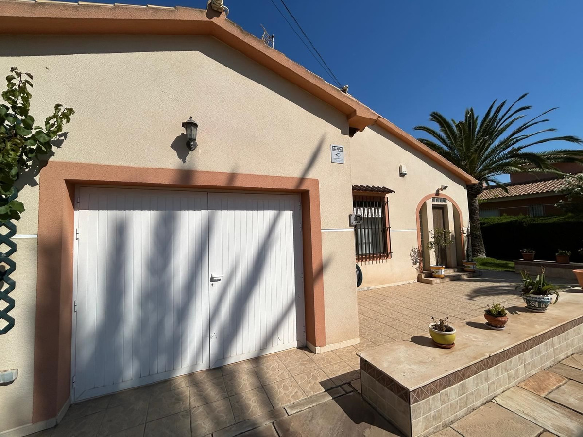 For sale - 3 Bedroom 3 Bathroom House - Detached Villa in Orihuela - Cabo Roig  - Alicante