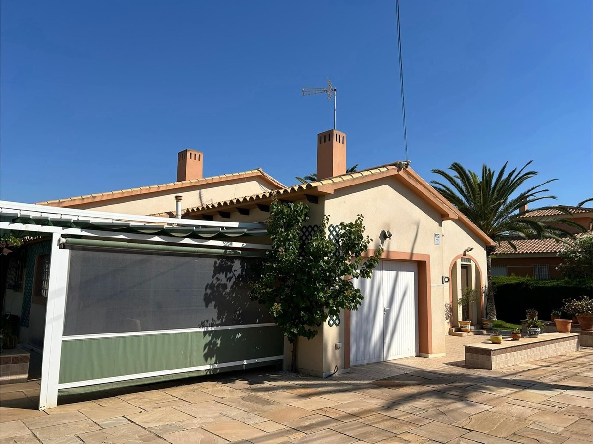 For sale - 3 Bedroom 3 Bathroom House - Detached Villa in Orihuela - Cabo Roig  - Alicante
