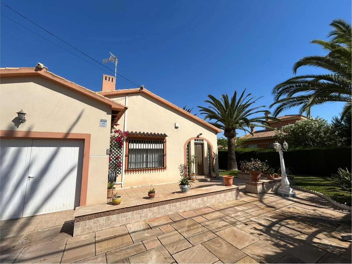 For sale - 3 Bedroom 3 Bathroom House - Detached Villa in Orihuela - Cabo Roig  - Alicante
