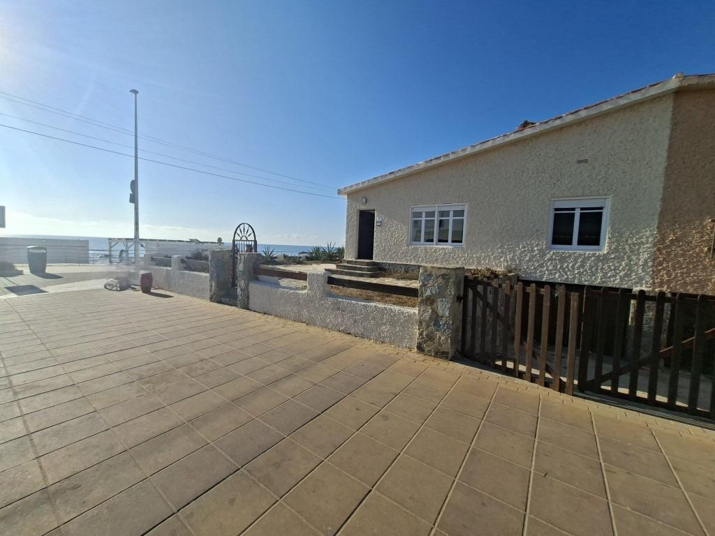 For sale - 3 Bedroom 1 Bathroom House - Townhouse in Torrevieja - Torrevieja Centro  - Alicante