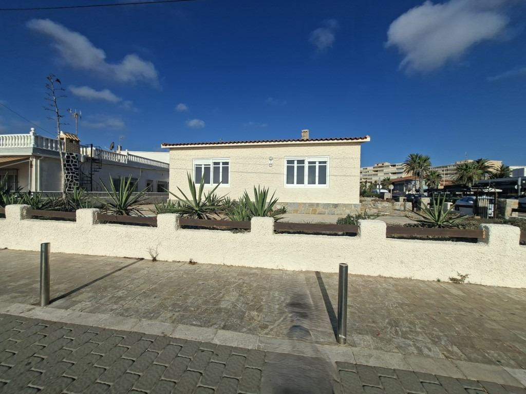 For sale - 3 Bedroom 1 Bathroom House - Townhouse in Torrevieja - Torrevieja Centro  - Alicante