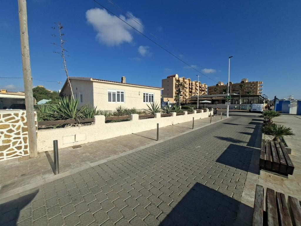 For sale - 3 Bedroom 1 Bathroom House - Townhouse in Torrevieja - Torrevieja Centro  - Alicante