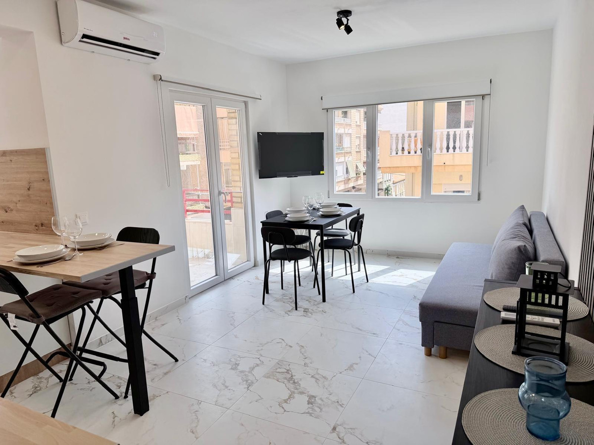 For sale - 2 Bedroom 1 Bathroom Apartment - Middle Floor Apartment in Torrevieja - Playa Del Cura  - Alicante