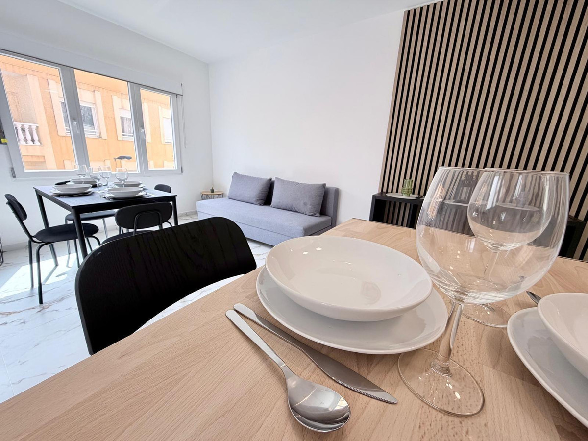 For sale - 2 Bedroom 1 Bathroom Apartment - Middle Floor Apartment in Torrevieja - Playa Del Cura  - Alicante