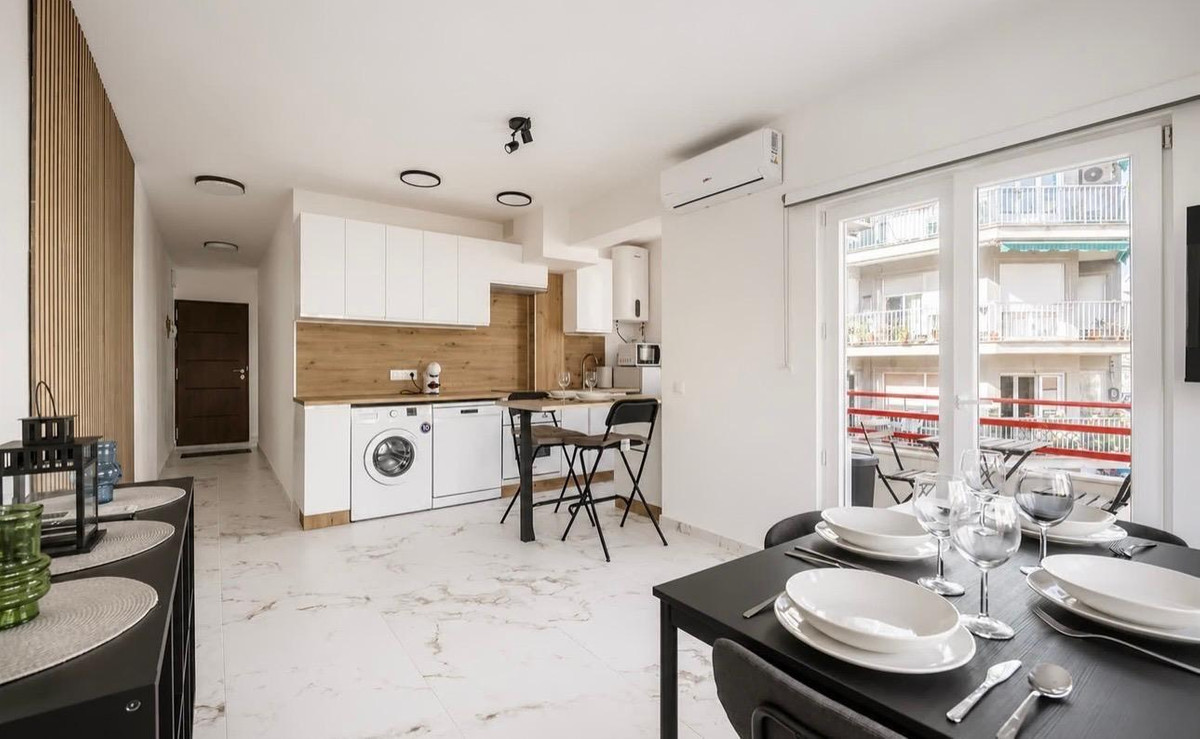 For sale - 2 Bedroom 1 Bathroom Apartment - Middle Floor Apartment in Torrevieja - Playa Del Cura  - Alicante