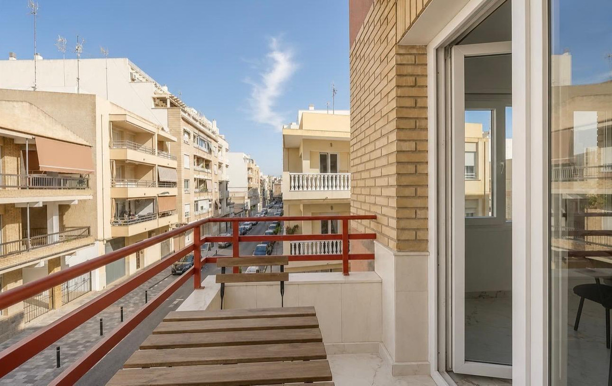For sale - 2 Bedroom 1 Bathroom Apartment - Middle Floor Apartment in Torrevieja - Playa Del Cura  - Alicante