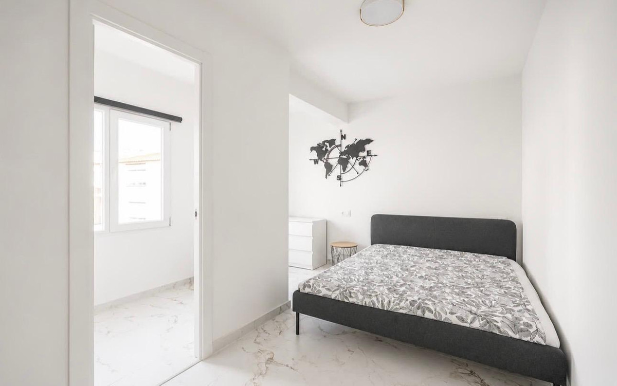For sale - 2 Bedroom 1 Bathroom Apartment - Middle Floor Apartment in Torrevieja - Playa Del Cura  - Alicante