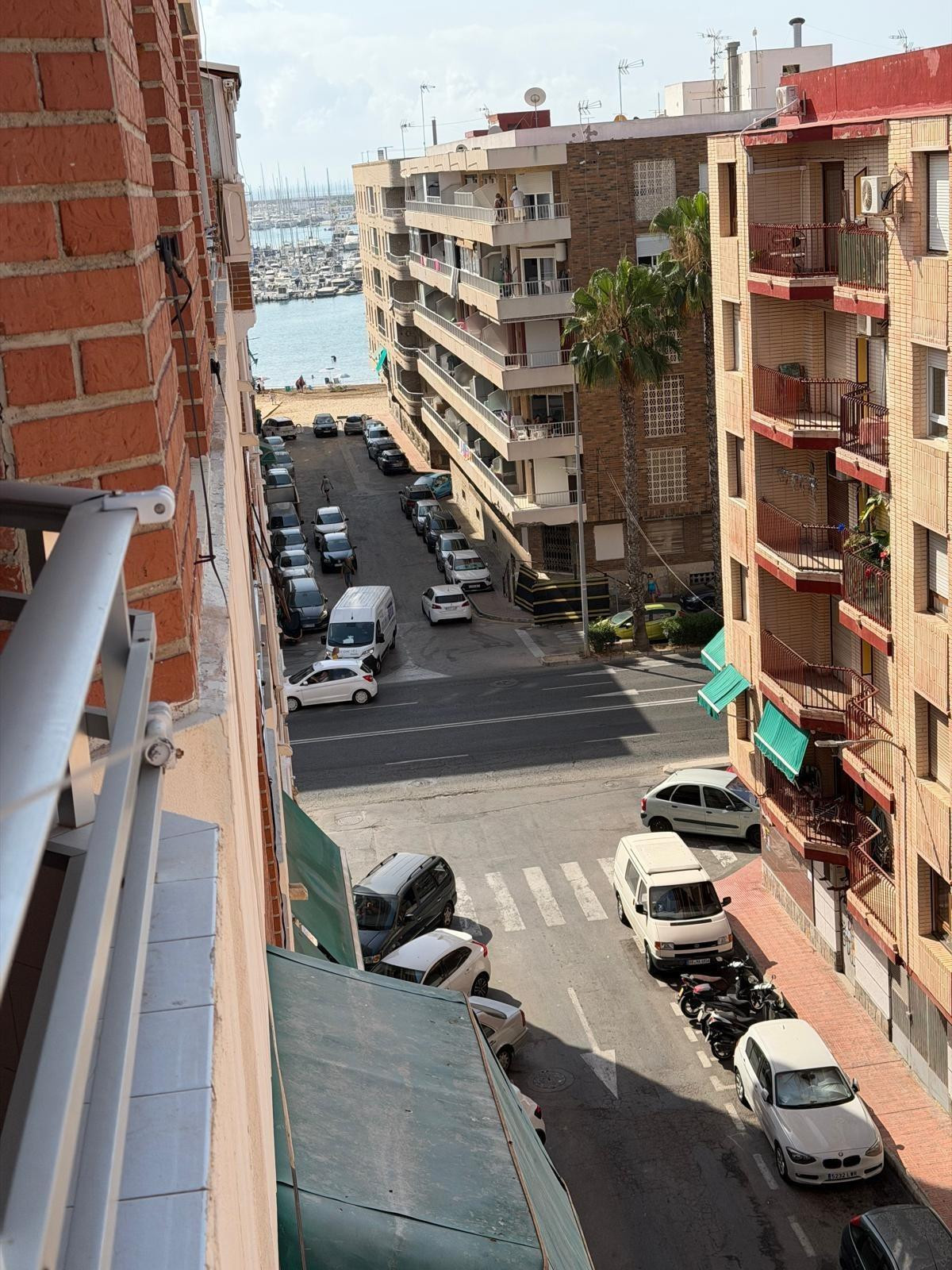 For sale - 3 Bedroom 2 Bathroom Apartment - Middle Floor Apartment in Torrevieja - Torrevieja Centro  - Alicante