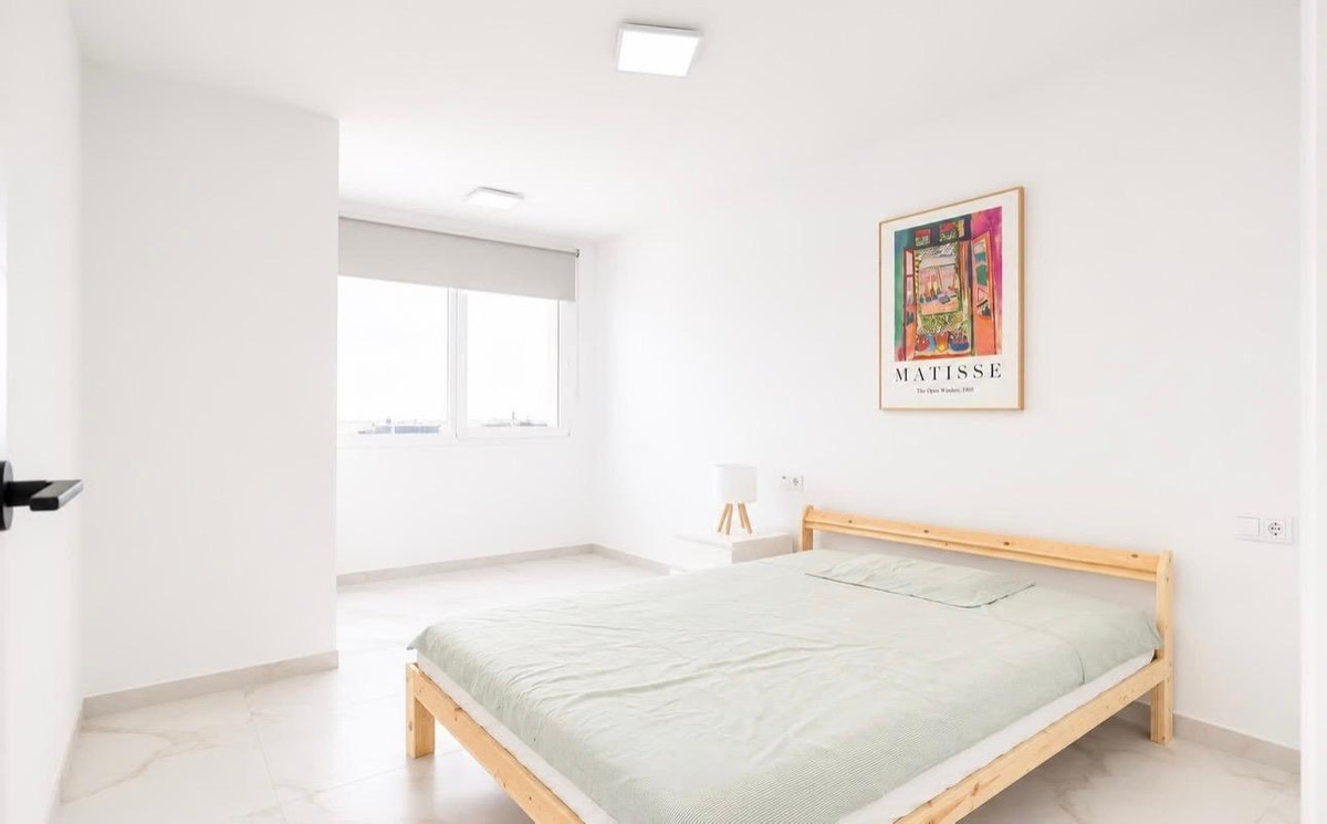 For sale - 3 Bedroom 2 Bathroom Apartment - Middle Floor Apartment in Torrevieja - Torrevieja Centro  - Alicante
