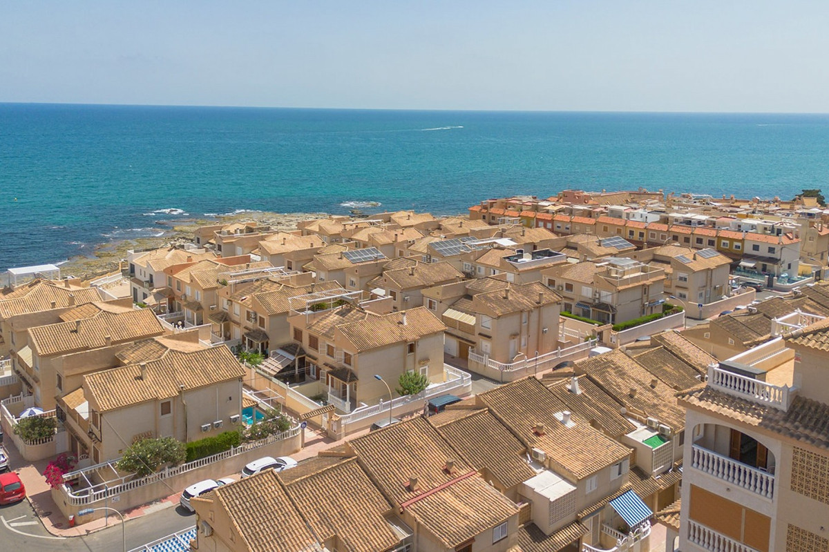 For sale - 3 Bedroom 2 Bathroom House - Townhouse in Torrevieja - La Mata  - Alicante