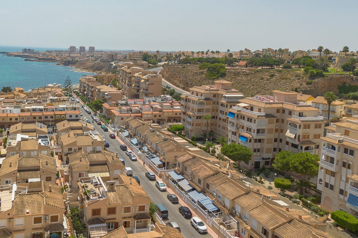 For sale - 3 Bedroom 2 Bathroom House - Townhouse in Torrevieja - La Mata  - Alicante