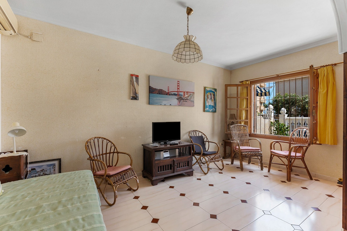For sale - 3 Bedroom 2 Bathroom House - Townhouse in Torrevieja - La Mata  - Alicante