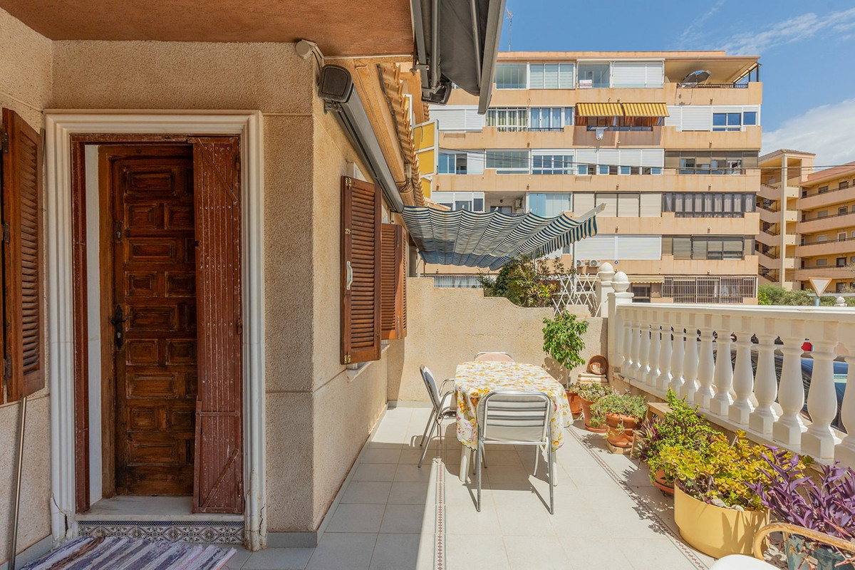 For sale - 3 Bedroom 2 Bathroom House - Townhouse in Torrevieja - La Mata  - Alicante