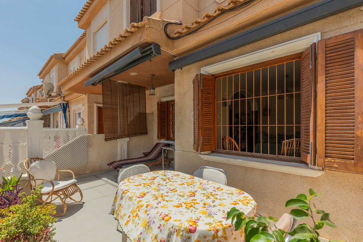 For sale - 3 Bedroom 2 Bathroom House - Townhouse in Torrevieja - La Mata  - Alicante
