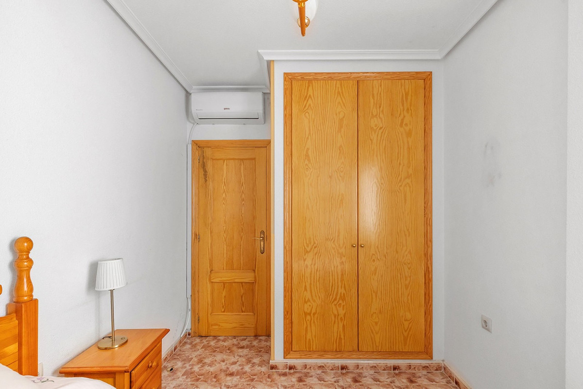 For sale - 2 Bedroom 2 Bathroom Apartment - Middle Floor Apartment in Torrevieja - La Mata  - Alicante