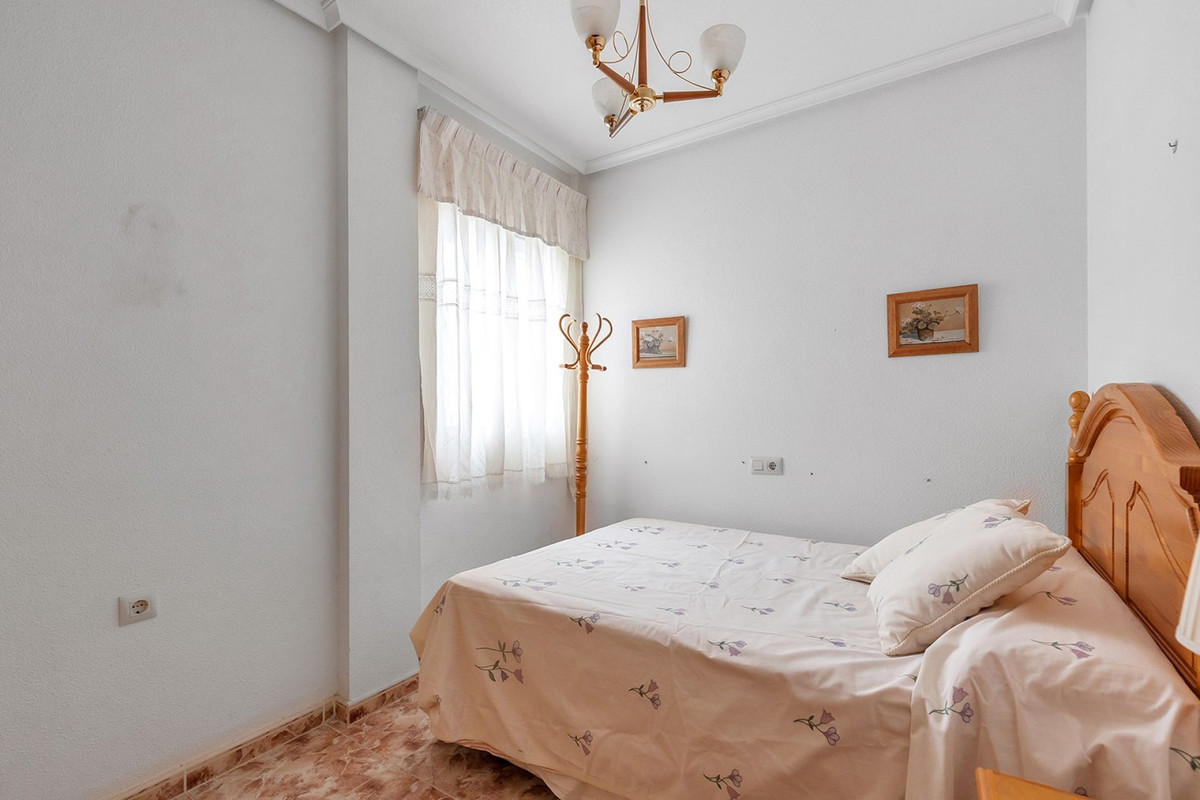 For sale - 2 Bedroom 2 Bathroom Apartment - Middle Floor Apartment in Torrevieja - La Mata  - Alicante