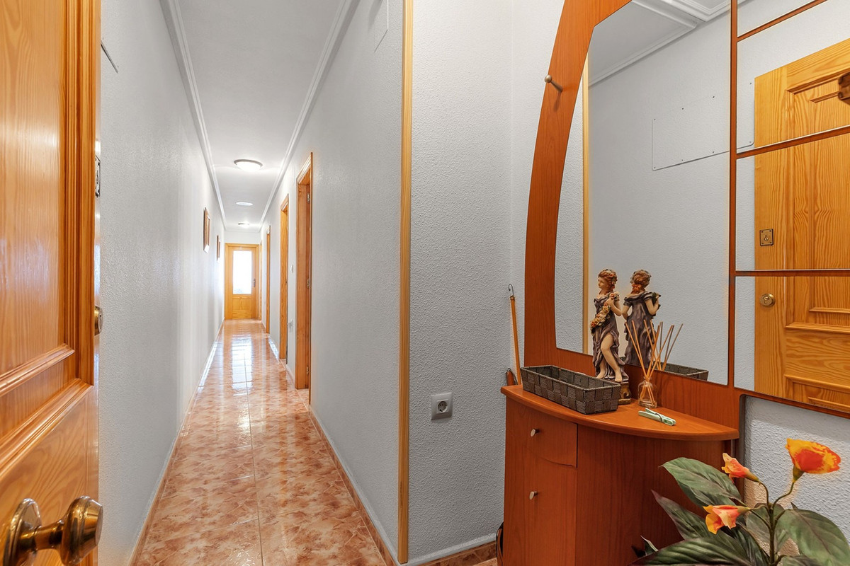 For sale - 2 Bedroom 2 Bathroom Apartment - Middle Floor Apartment in Torrevieja - La Mata  - Alicante