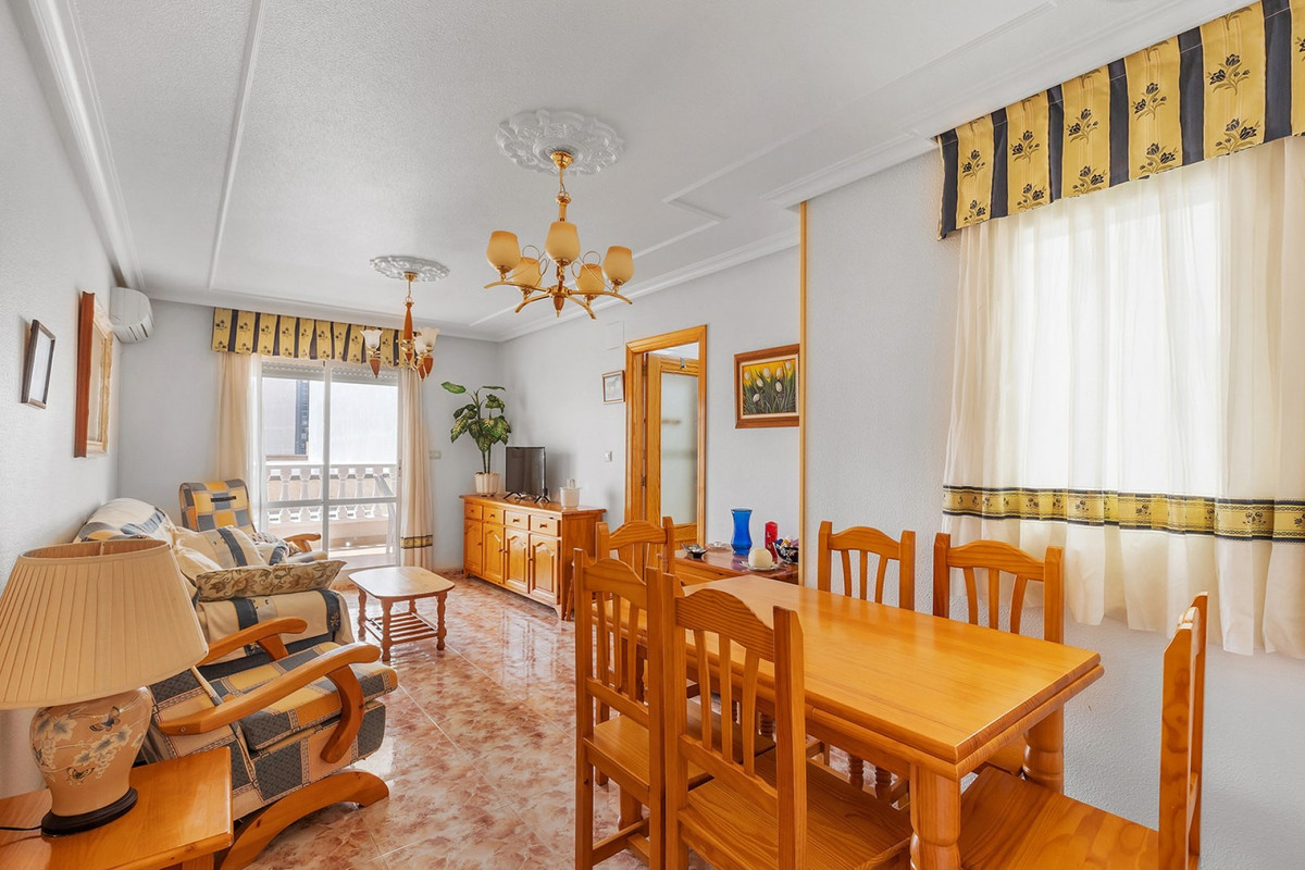 For sale - 2 Bedroom 2 Bathroom Apartment - Middle Floor Apartment in Torrevieja - La Mata  - Alicante