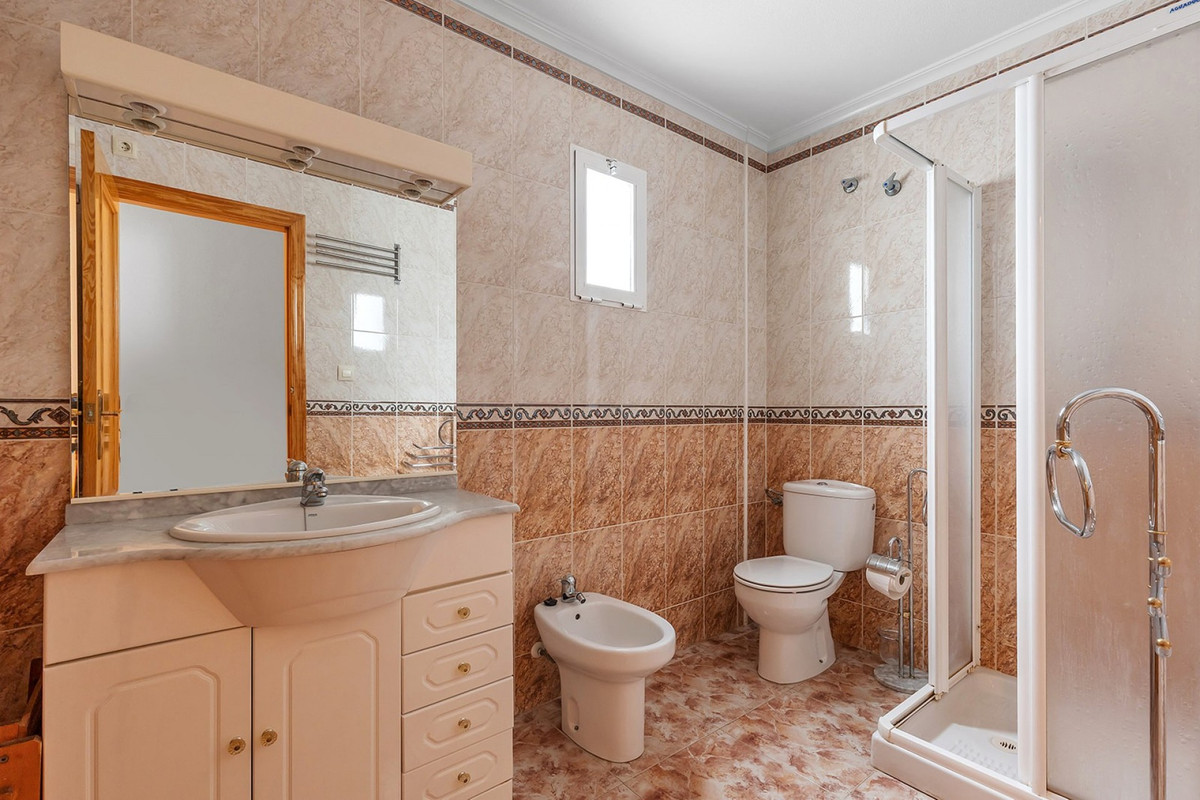 For sale - 2 Bedroom 2 Bathroom Apartment - Middle Floor Apartment in Torrevieja - La Mata  - Alicante