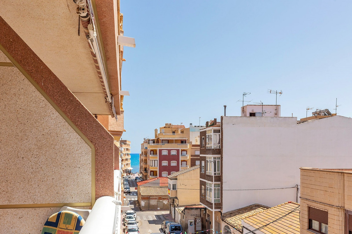For sale - 2 Bedroom 2 Bathroom Apartment - Middle Floor Apartment in Torrevieja - La Mata  - Alicante