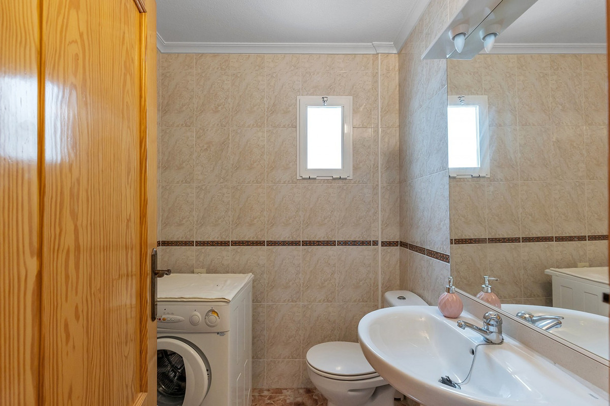 For sale - 2 Bedroom 2 Bathroom Apartment - Middle Floor Apartment in Torrevieja - La Mata  - Alicante