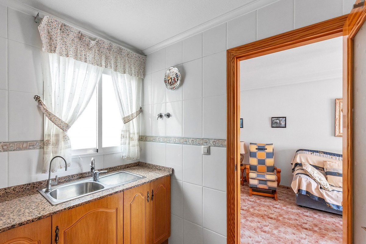 For sale - 2 Bedroom 2 Bathroom Apartment - Middle Floor Apartment in Torrevieja - La Mata  - Alicante