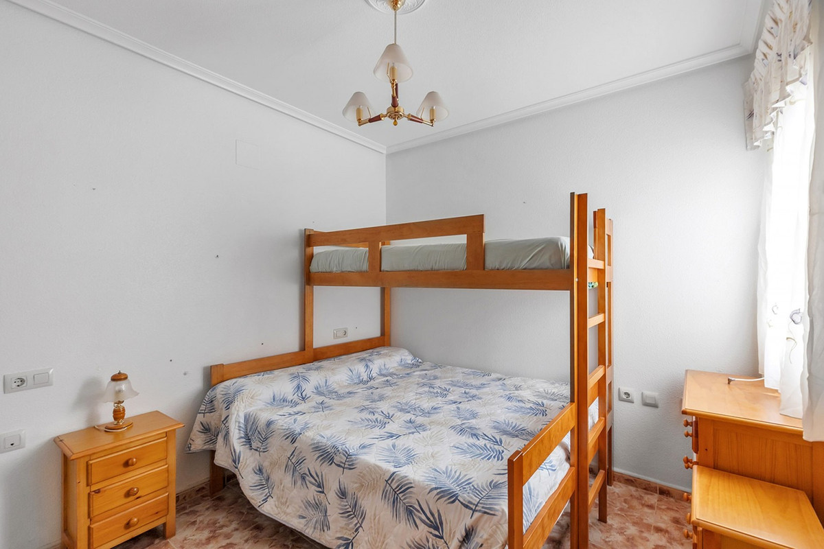 For sale - 2 Bedroom 2 Bathroom Apartment - Middle Floor Apartment in Torrevieja - La Mata  - Alicante