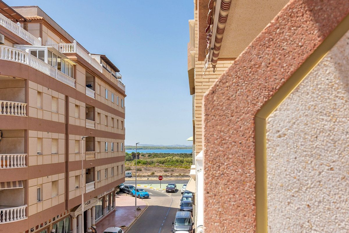For sale - 2 Bedroom 2 Bathroom Apartment - Middle Floor Apartment in Torrevieja - La Mata  - Alicante