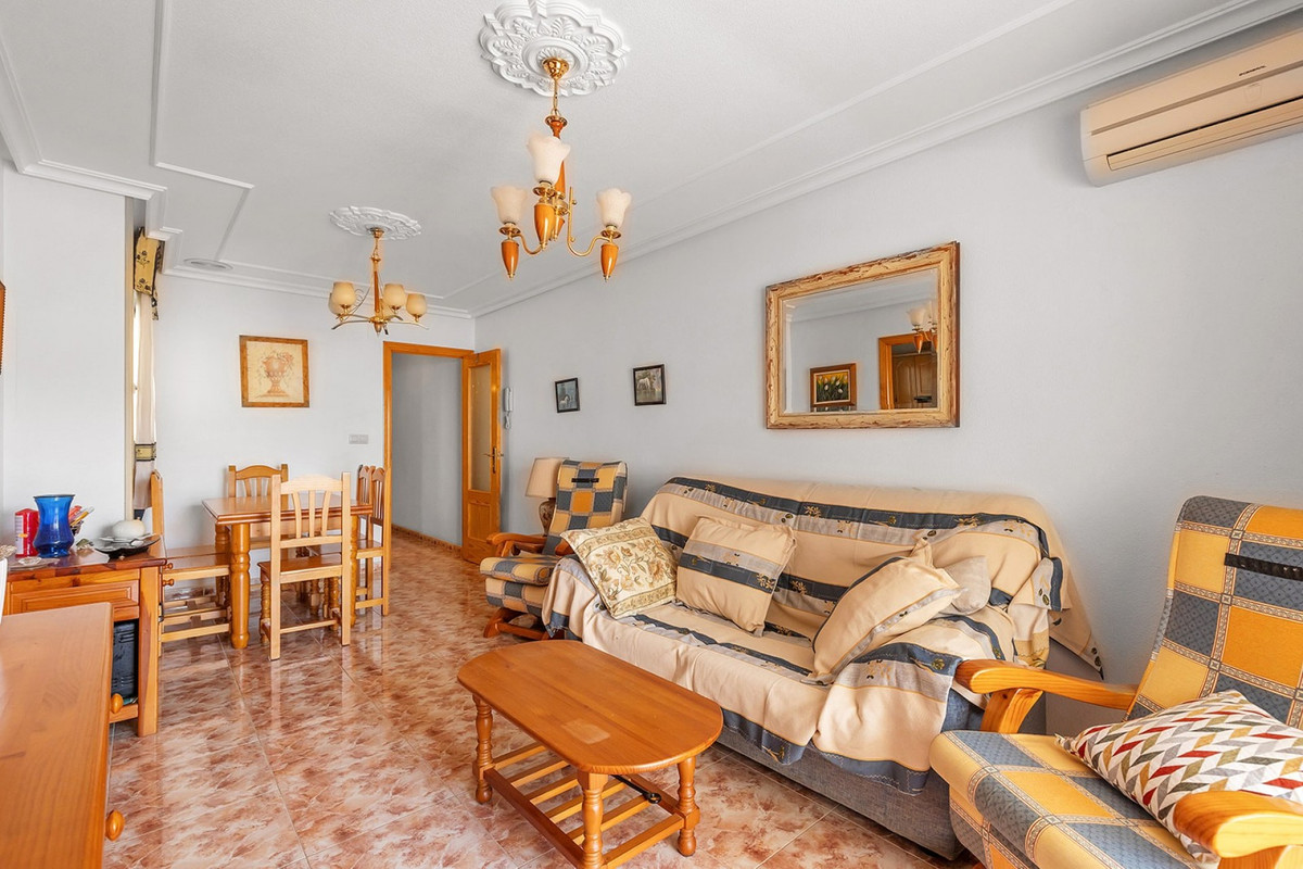 For sale - 2 Bedroom 2 Bathroom Apartment - Middle Floor Apartment in Torrevieja - La Mata  - Alicante