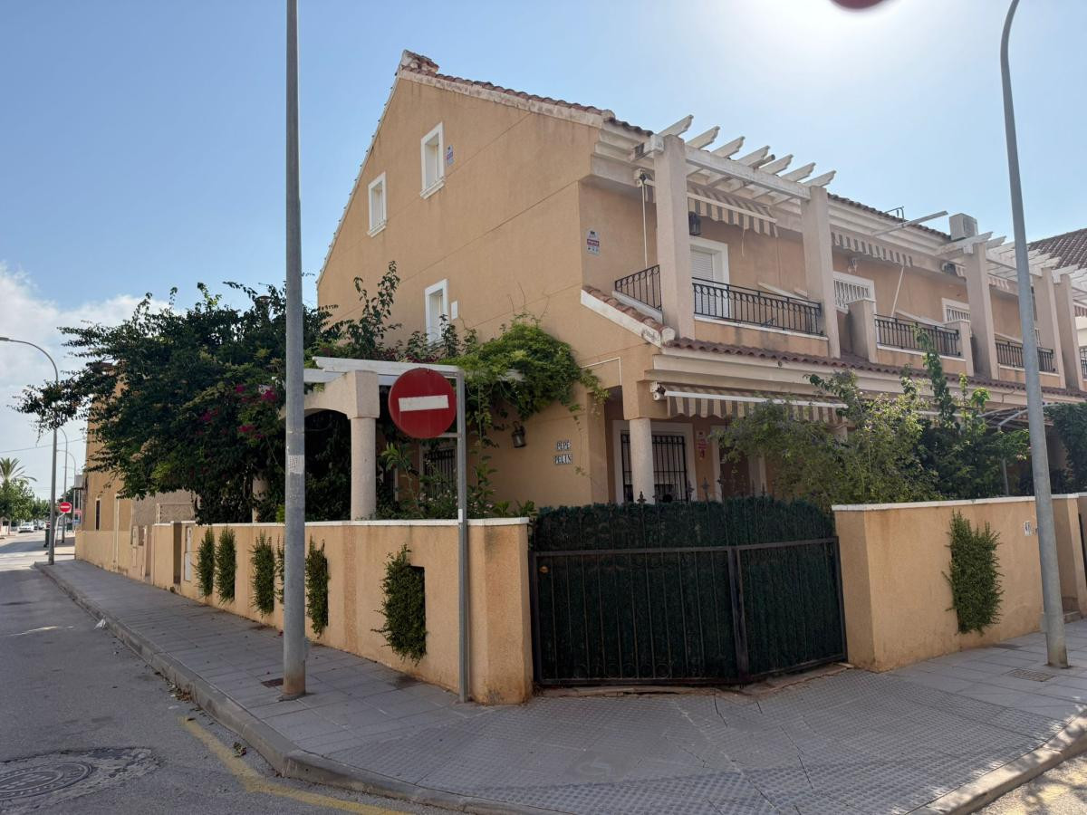 For sale - 4 Bedroom 3 Bathroom House - Townhouse in Pilar de la Horadada - Torre de la Horadada  - Alicante