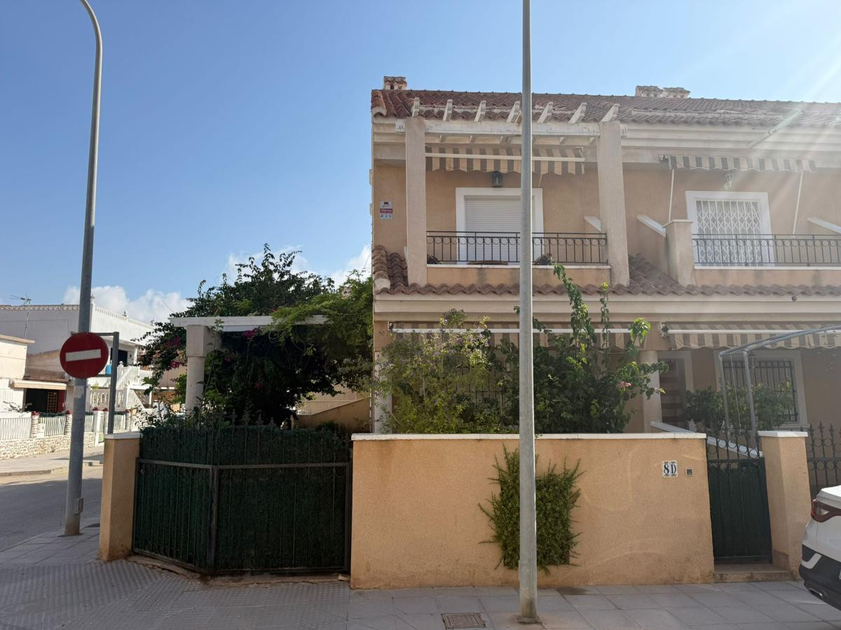 For sale - 4 Bedroom 3 Bathroom House - Townhouse in Pilar de la Horadada - Torre de la Horadada  - Alicante