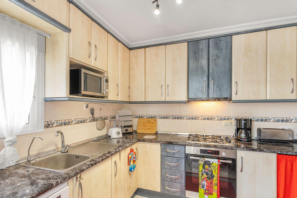 For sale - 4 Bedroom 3 Bathroom House - Detached Villa in Torrevieja - Torrevieja Centro  - Alicante