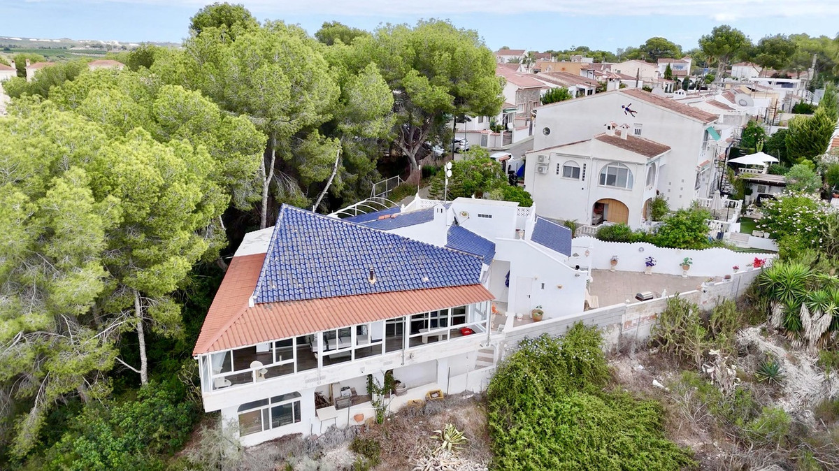 For sale - 3 Bedroom 3 Bathroom House - Detached Villa in Pilar de la Horadada - Pinar de Campoverde  - Alicante
