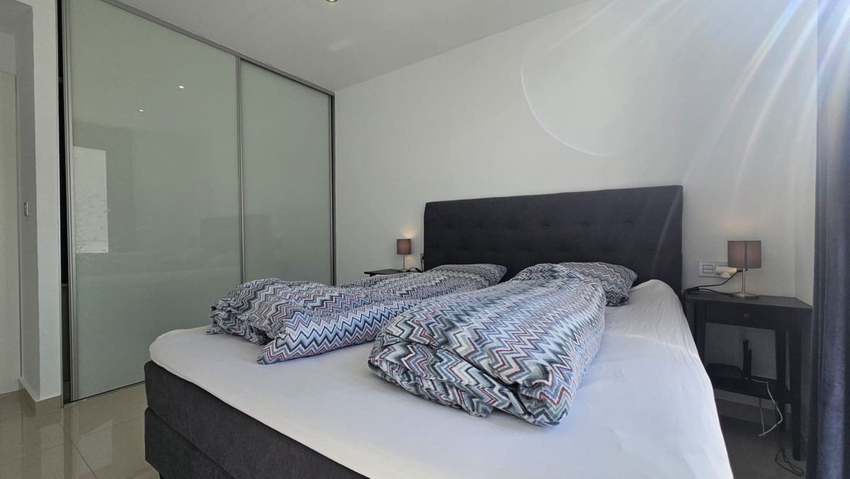 For sale - 6 Bedroom 4 Bathroom House - Detached Villa in Orihuela - Villamartin  - Alicante