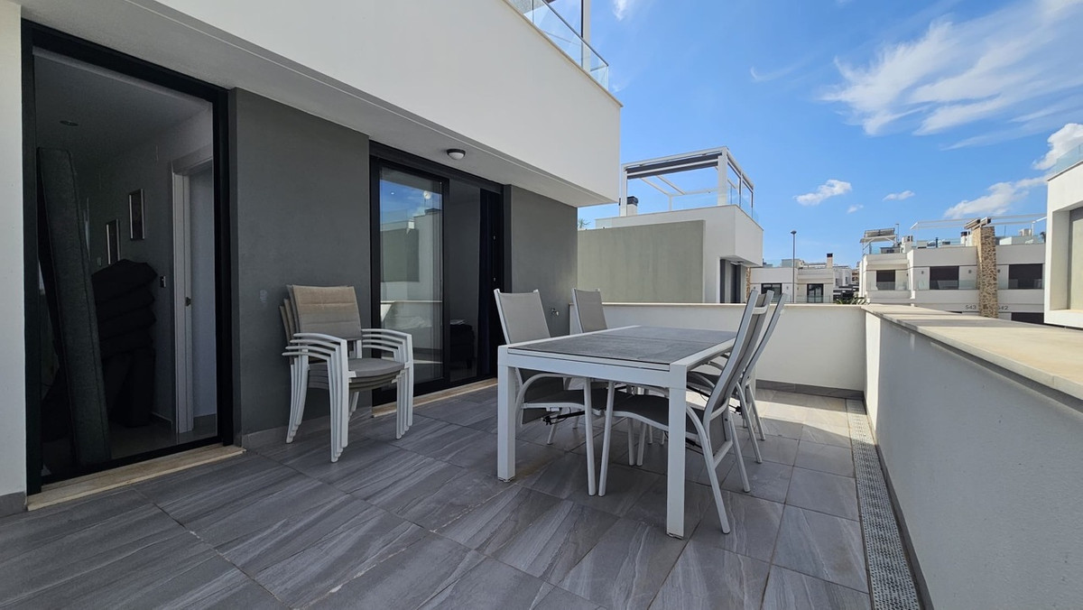 For sale - 6 Bedroom 4 Bathroom House - Detached Villa in Orihuela - Villamartin  - Alicante