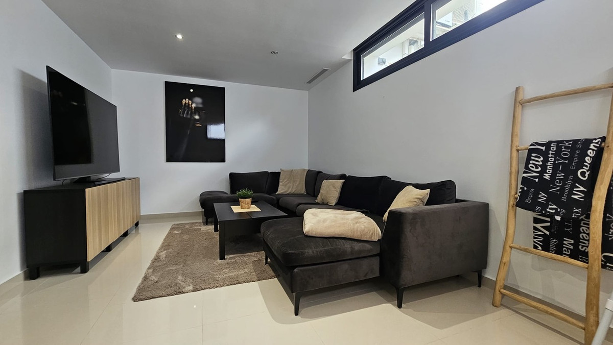 For sale - 6 Bedroom 4 Bathroom House - Detached Villa in Orihuela - Villamartin  - Alicante