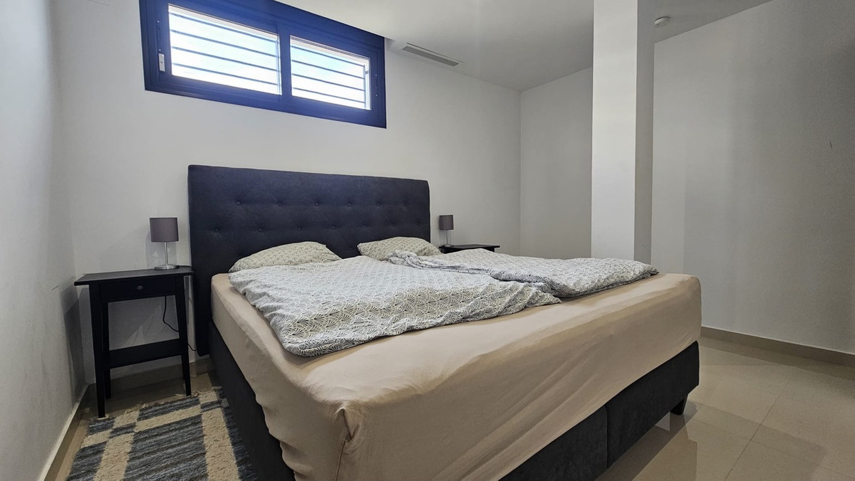 For sale - 6 Bedroom 4 Bathroom House - Detached Villa in Orihuela - Villamartin  - Alicante
