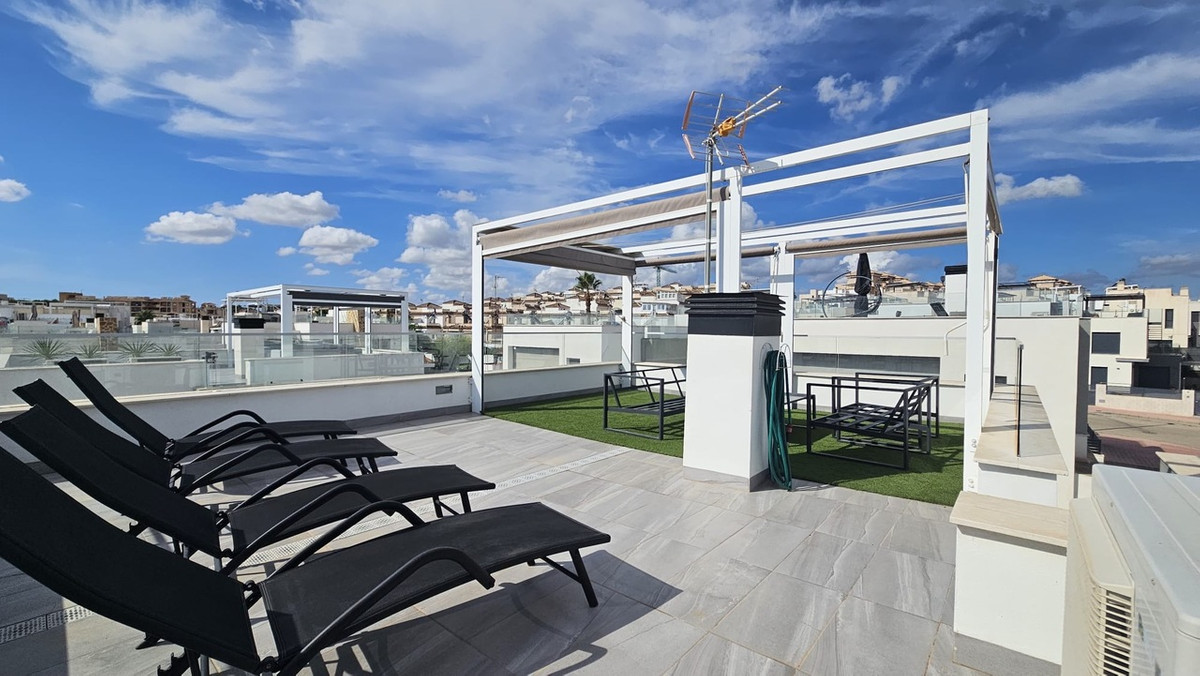 For sale - 6 Bedroom 4 Bathroom House - Detached Villa in Orihuela - Villamartin  - Alicante
