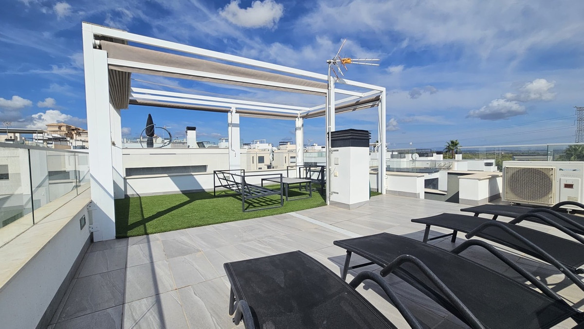 For sale - 6 Bedroom 4 Bathroom House - Detached Villa in Orihuela - Villamartin  - Alicante