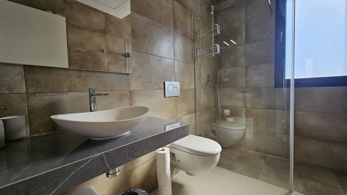 For sale - 6 Bedroom 4 Bathroom House - Detached Villa in Orihuela - Villamartin  - Alicante