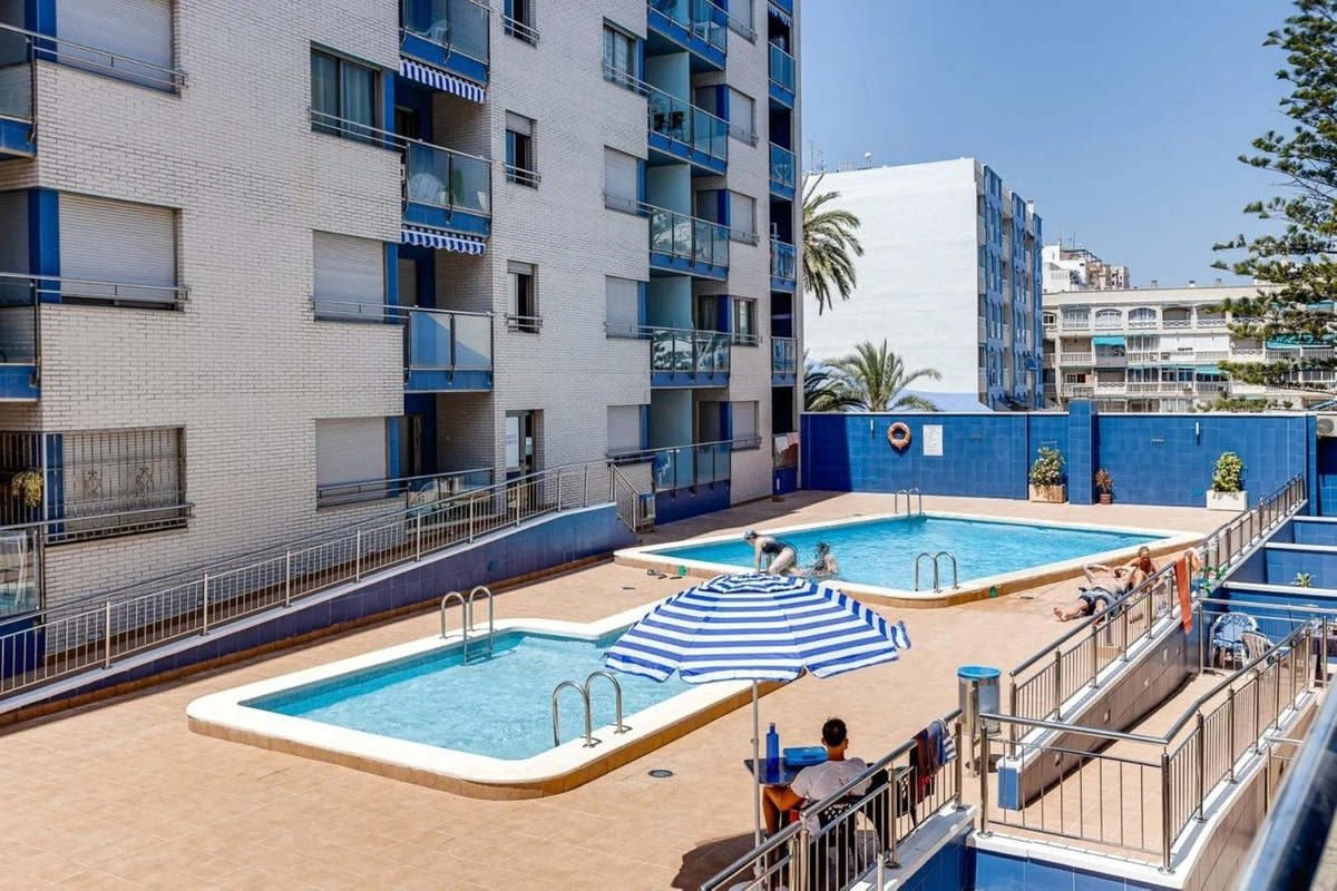 For sale - 3 Bedroom 2 Bathroom Apartment - Penthouse in Torrevieja - Torrevieja Centro  - Alicante