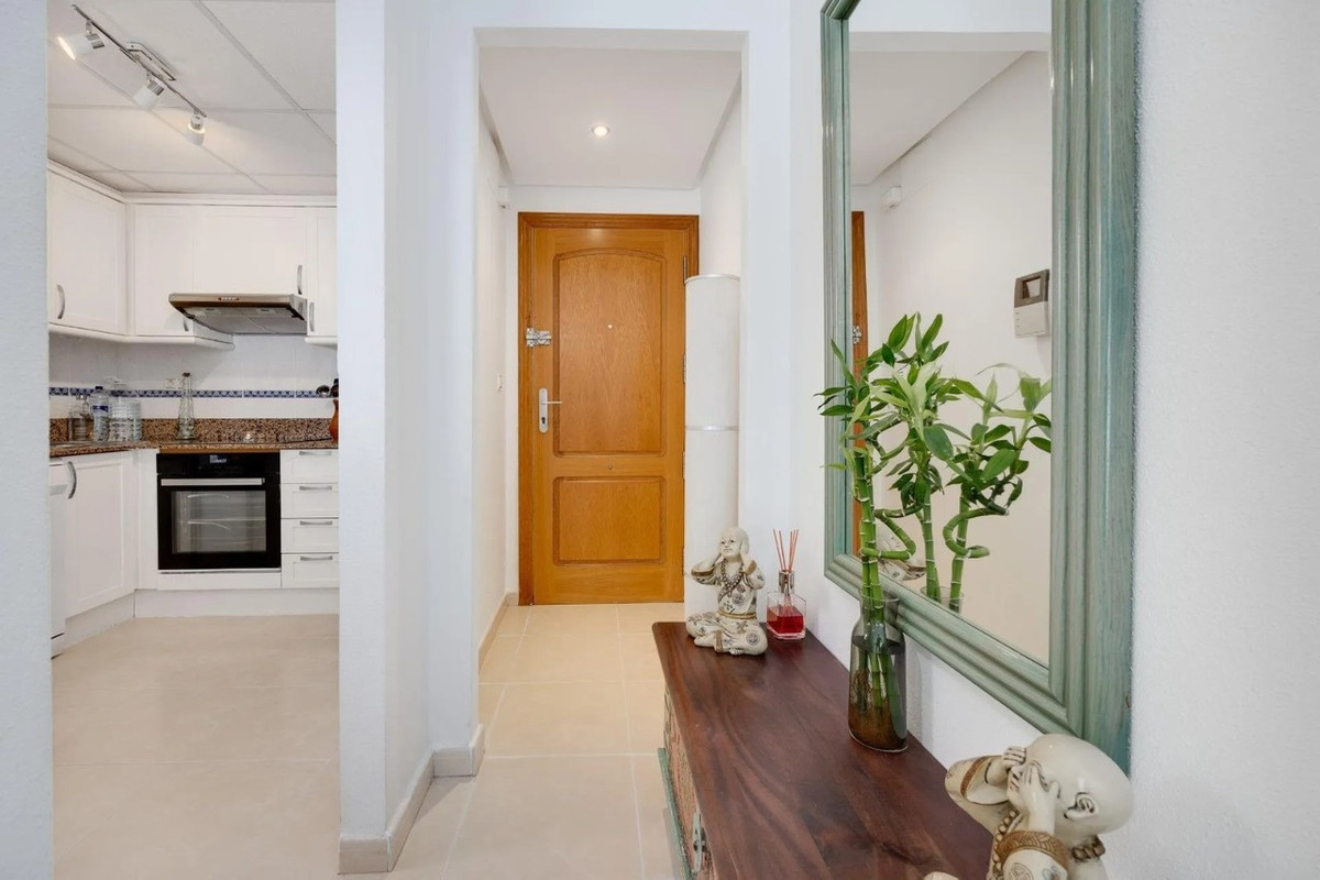 For sale - 3 Bedroom 2 Bathroom Apartment - Penthouse in Torrevieja - Torrevieja Centro  - Alicante