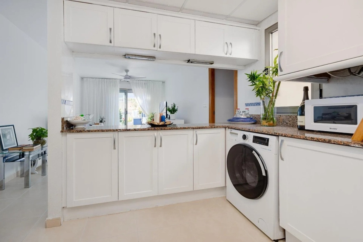 For sale - 3 Bedroom 2 Bathroom Apartment - Penthouse in Torrevieja - Torrevieja Centro  - Alicante